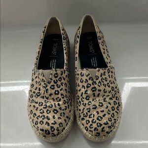 TOMS Women's Animal Print Espadrilles - Beige and Black